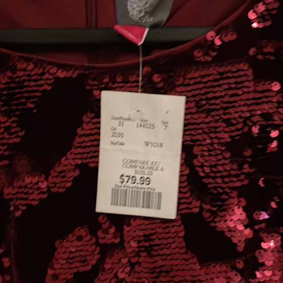 Shirt fitted red sequin dress. - Picture 4 of 5